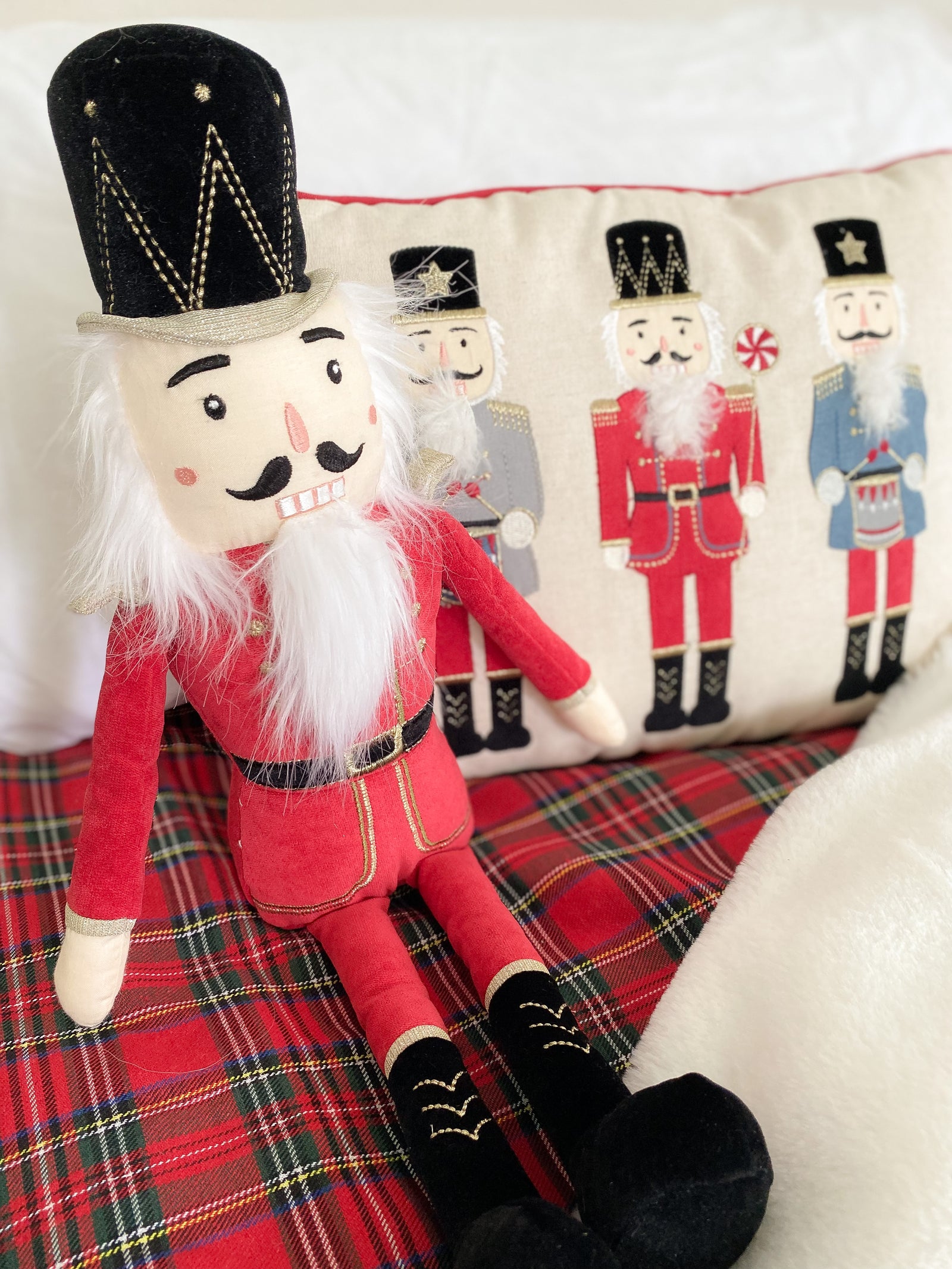 the Nutcracker Shelf Sitter - Red – Mon Ami